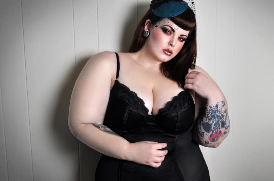 Modella Oversize Lancia una Sfida: "Vi dimostro che la Bellezza è in ogni Dimensione"