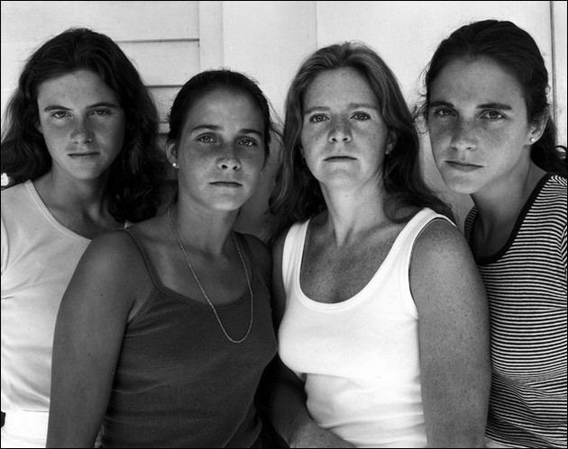 4 Sorelle si fanno Fotografare Ogni Anno per 36 anni: il Risultato è Emozionante