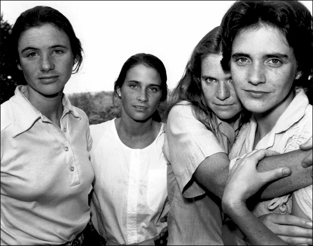 4 Sorelle si fanno Fotografare Ogni Anno per 36 anni: il Risultato è Emozionante