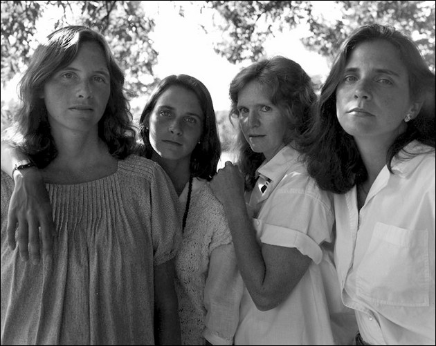 4 Sorelle si fanno Fotografare Ogni Anno per 36 anni: il Risultato è Emozionante