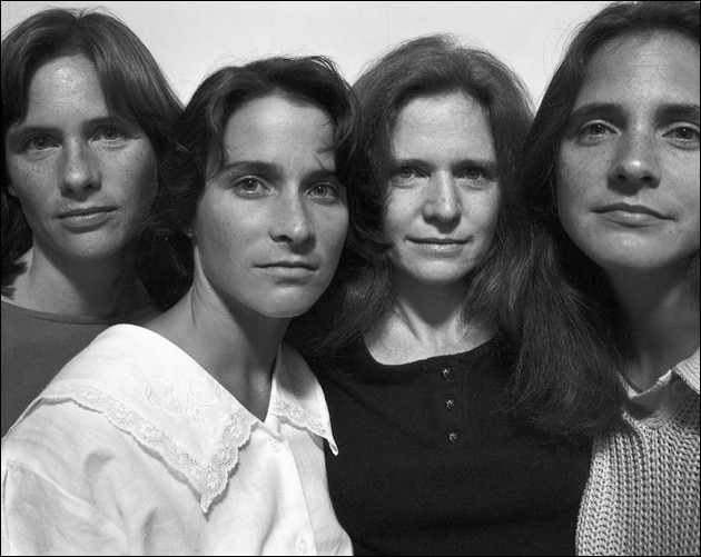 4 Sorelle si fanno Fotografare Ogni Anno per 36 anni: il Risultato è Emozionante