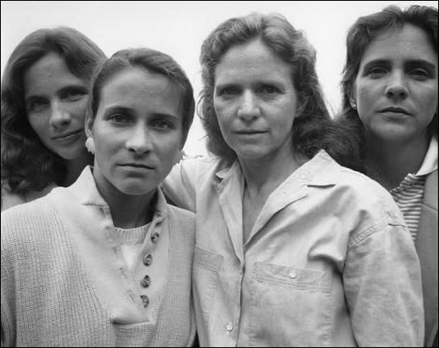 4 Sorelle si fanno Fotografare Ogni Anno per 36 anni: il Risultato è Emozionante