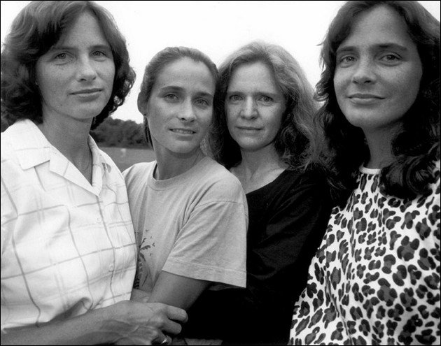 4 Sorelle si fanno Fotografare Ogni Anno per 36 anni: il Risultato è Emozionante