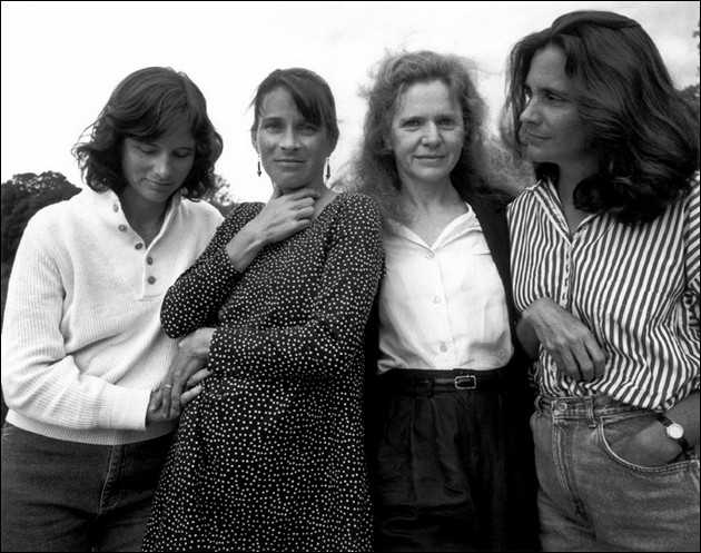 4 Sorelle si fanno Fotografare Ogni Anno per 36 anni: il Risultato è Emozionante