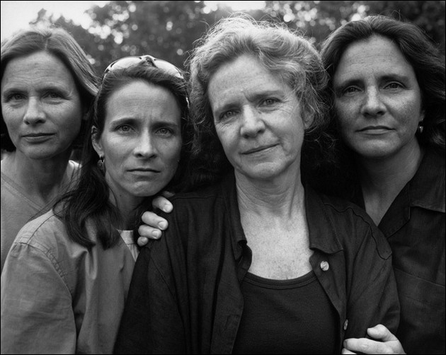 4 Sorelle si fanno Fotografare Ogni Anno per 36 anni: il Risultato è Emozionante