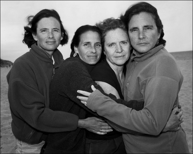4 Sorelle si fanno Fotografare Ogni Anno per 36 anni: il Risultato è Emozionante