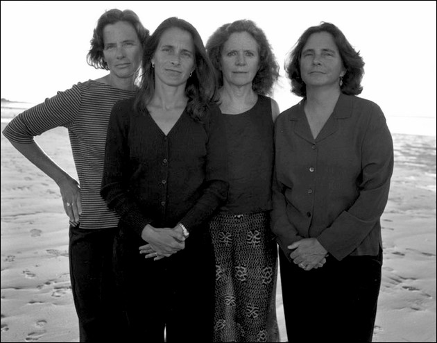 4 Sorelle si fanno Fotografare Ogni Anno per 36 anni: il Risultato è Emozionante