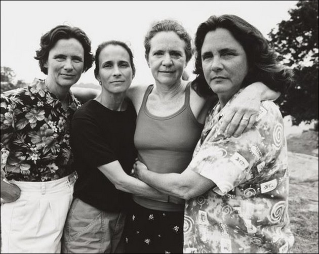 4 Sorelle si fanno Fotografare Ogni Anno per 36 anni: il Risultato è Emozionante