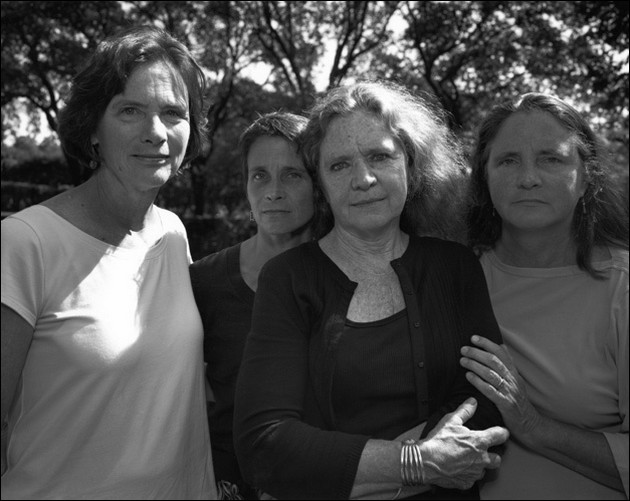 4 Sorelle si fanno Fotografare Ogni Anno per 36 anni: il Risultato è Emozionante