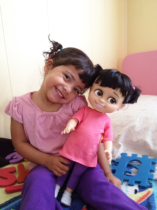 Questi Bambini sono Praticamente Identici ai loro Bambolotti