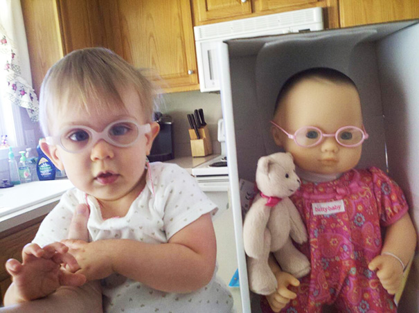 Questi Bambini sono Praticamente Identici ai loro Bambolotti