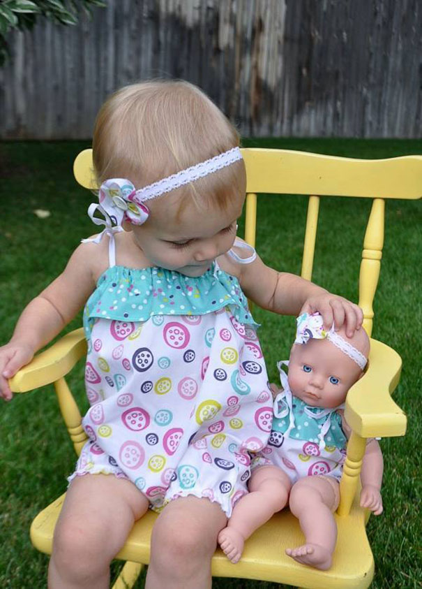 Questi Bambini sono Praticamente Identici ai loro Bambolotti