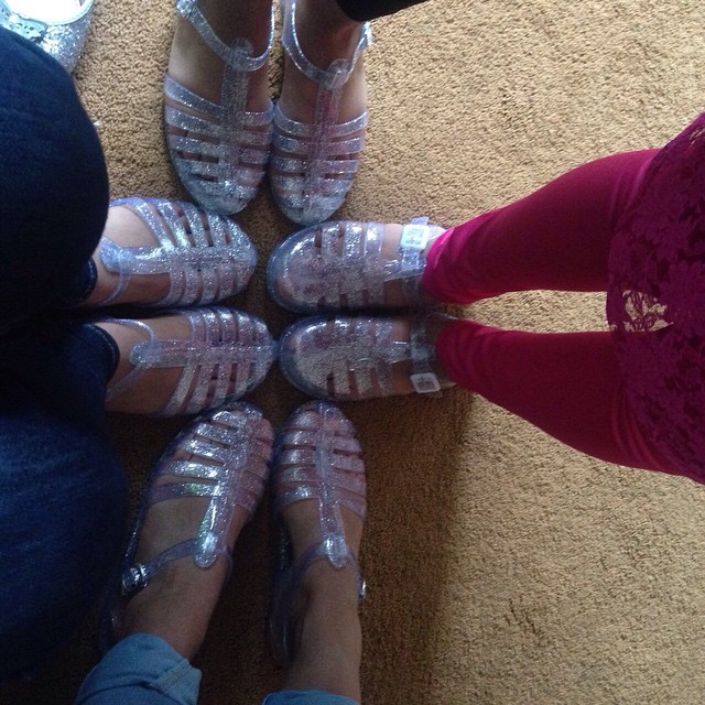 Jelly Sandals: il Ritorno dei Sandali in Gomma che Indossavamo da Bambine