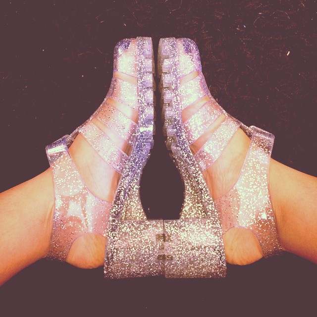 Jelly Sandals: il Ritorno dei Sandali in Gomma che Indossavamo da Bambine