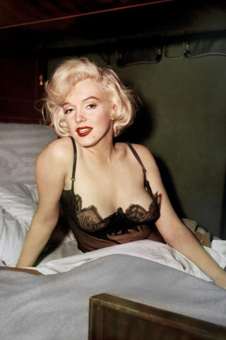 50 Sfumature di Rosso sulla Labbra: 20 Iconici Rossetti Rossi dei Film 50 Sfumature di Rosso sulla Labbra: 20 Iconici Rossetti Rossi dei Film