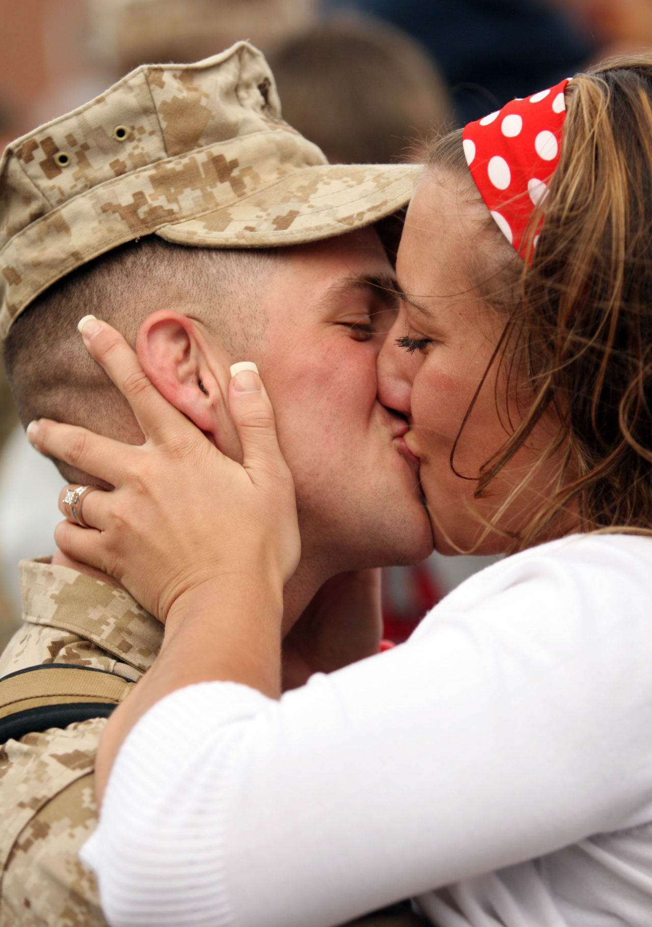 L'Emozione del Rientro a Casa dei Militari in 15 Scatti!