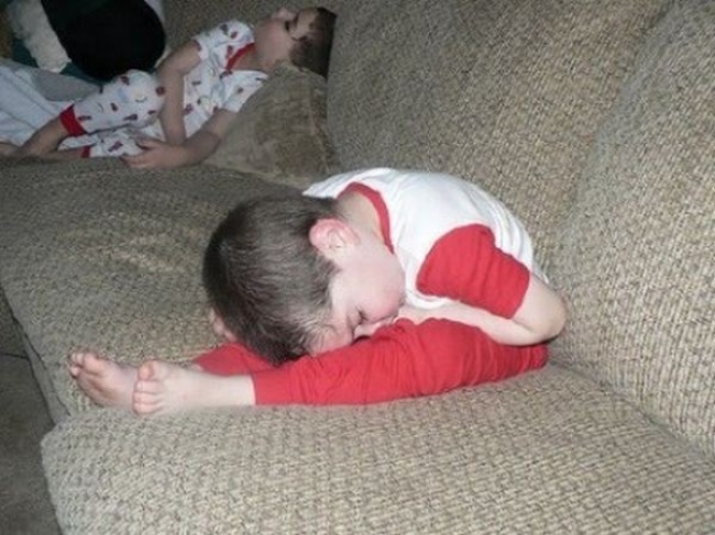 36 Bambini che Si Addormentano Davvero Ovunque!