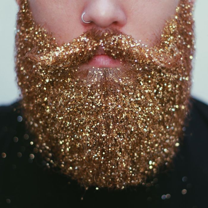 Arriva la Barba Glitterata: Ecco l'Ultima Assurda Tendenza Maschile
