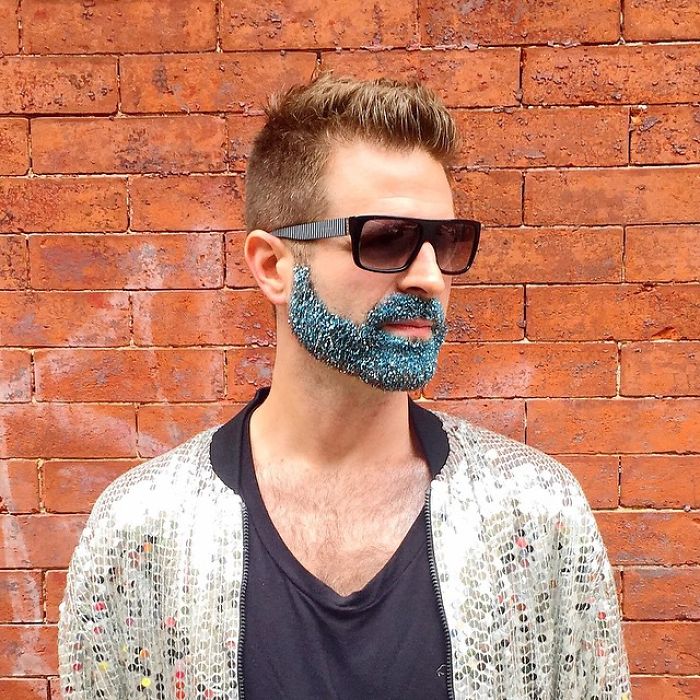 Arriva la Barba Glitterata: Ecco l'Ultima Assurda Tendenza Maschile