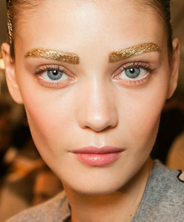 L'ultima Tendenza Femminile? Le Sopracciglia Glitterate, Eccole in 30 Foto!