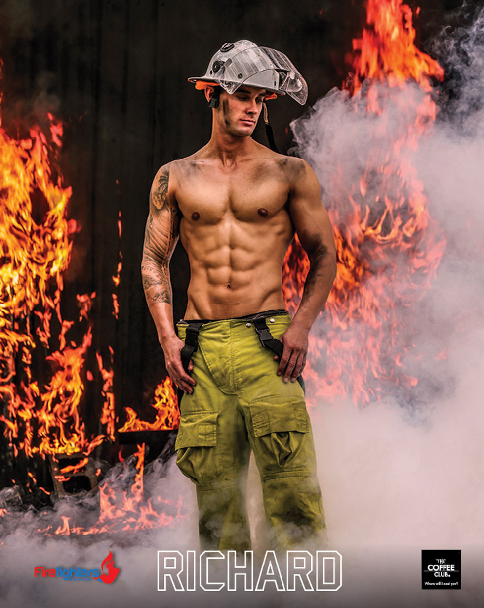 Il Calendario Hot dei Pompieri... che Scaldano l'Atmosfera! Ecco le Foto
