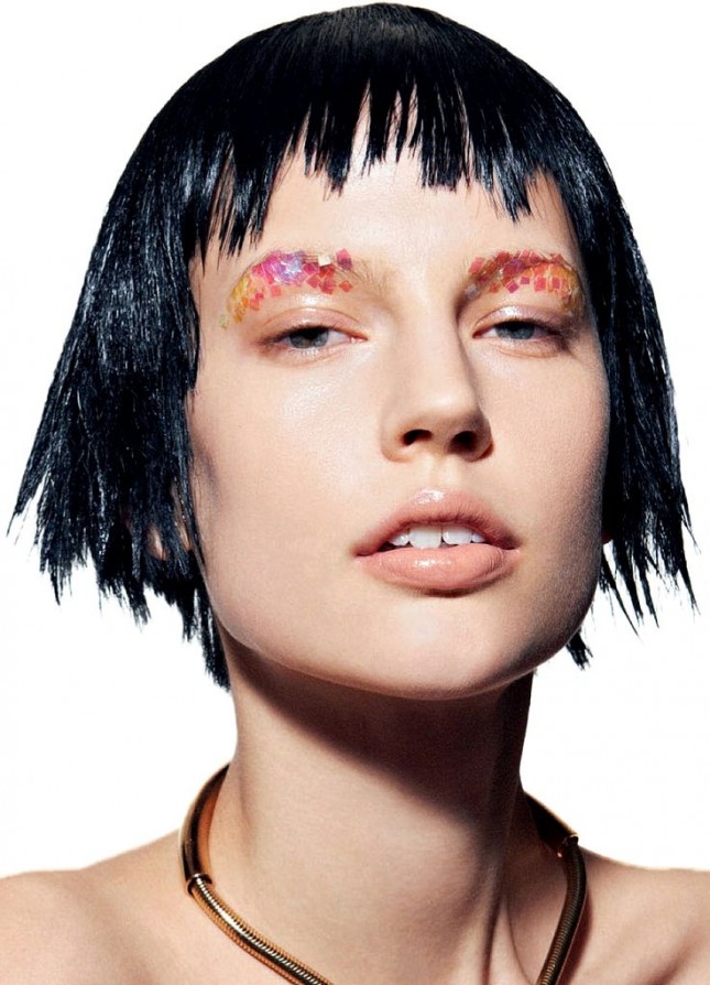 L'ultima Tendenza Femminile? Le Sopracciglia Glitterate, Eccole in 30 Foto!