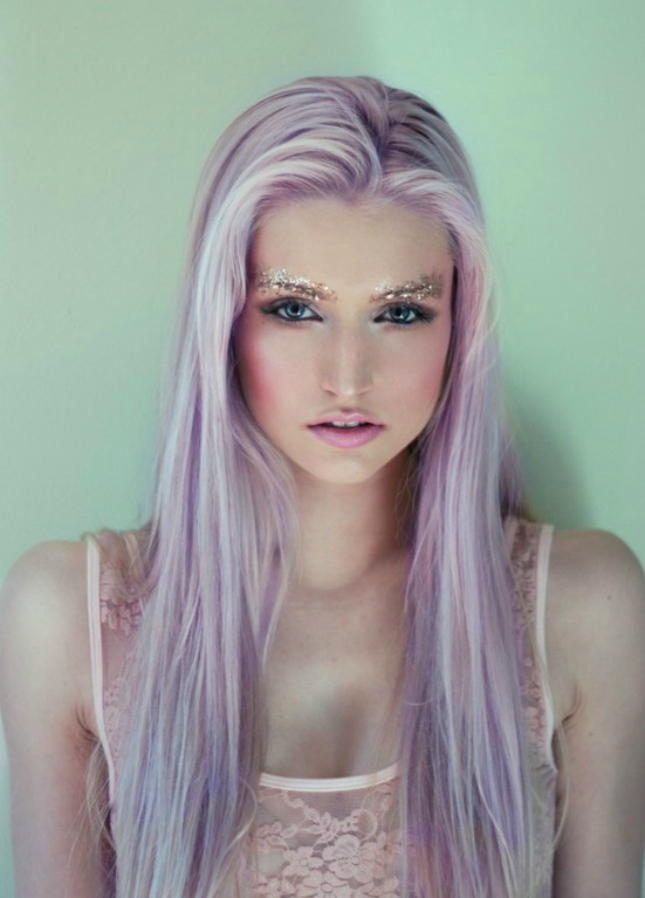 L'ultima Tendenza Femminile? Le Sopracciglia Glitterate, Eccole in 30 Foto!
