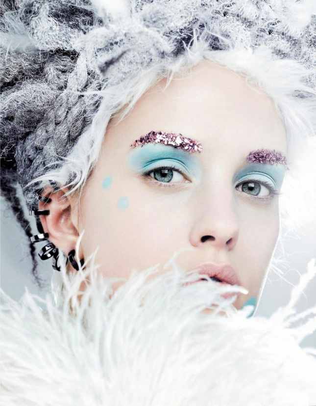 L'ultima Tendenza Femminile? Le Sopracciglia Glitterate, Eccole in 30 Foto!