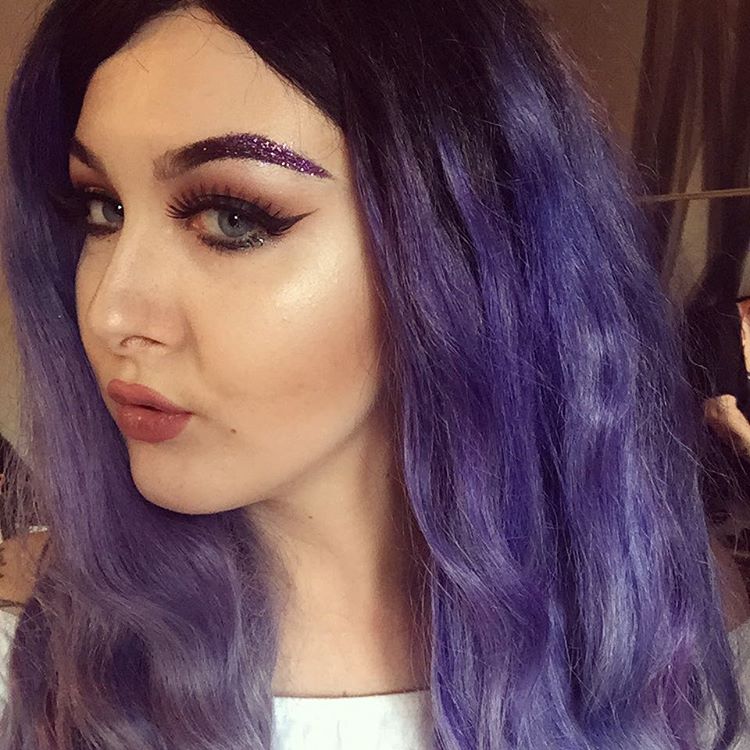 L'ultima Tendenza Femminile? Le Sopracciglia Glitterate, Eccole in 30 Foto!
