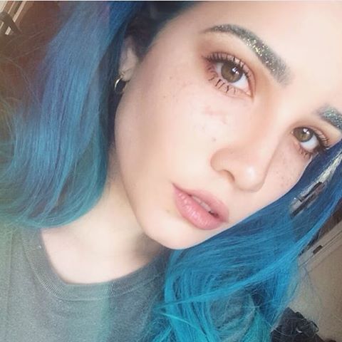 L'ultima Tendenza Femminile? Le Sopracciglia Glitterate, Eccole in 30 Foto!