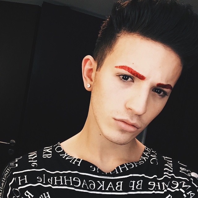 L'ultima Tendenza Femminile? Le Sopracciglia Glitterate, Eccole in 30 Foto!