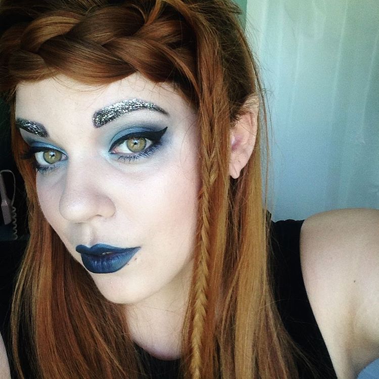 L'ultima Tendenza Femminile? Le Sopracciglia Glitterate, Eccole in 30 Foto!