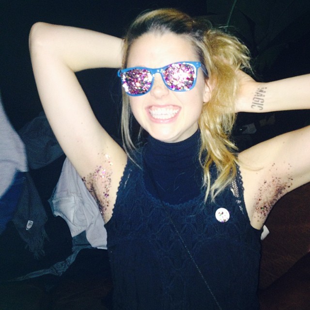 L'Ultimo (Agghiacciante) Trend: le Ascelle Glitterate, eccole in 16 Foto!