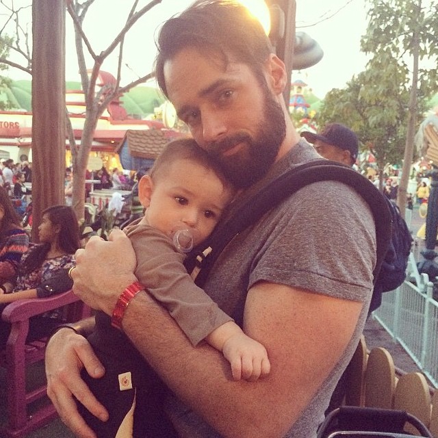 26 Dilf che Rappresentano un Ottimo Motivo per Andare a Disneyland!