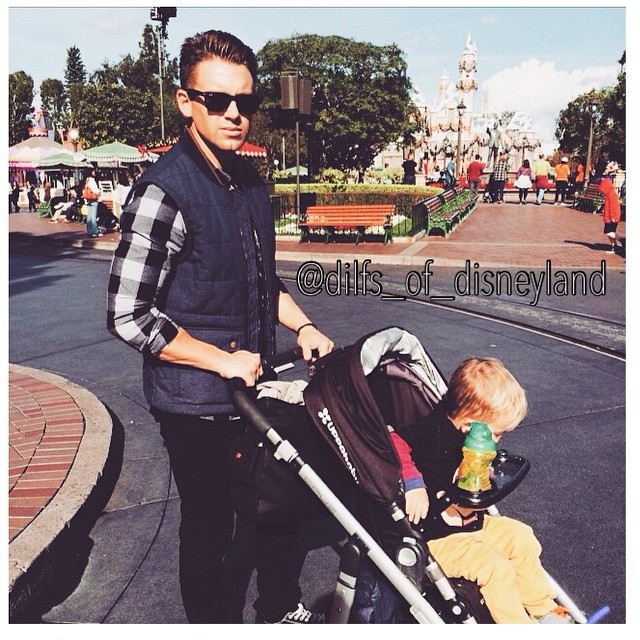 26 Dilf che Rappresentano un Ottimo Motivo per Andare a Disneyland!