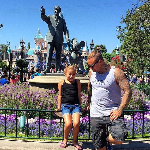26 Dilf che Rappresentano un Ottimo Motivo per Andare a Disneyland!