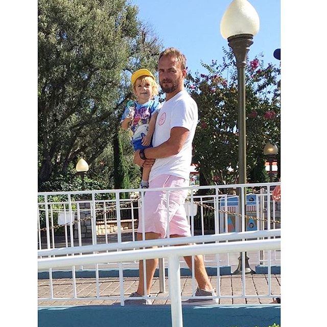26 Dilf che Rappresentano un Ottimo Motivo per Andare a Disneyland!