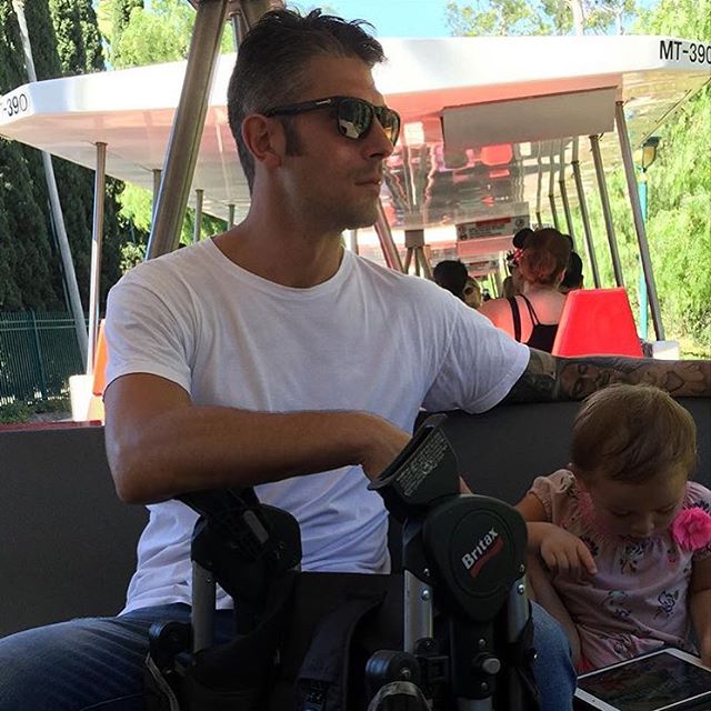 26 Dilf che Rappresentano un Ottimo Motivo per Andare a Disneyland!
