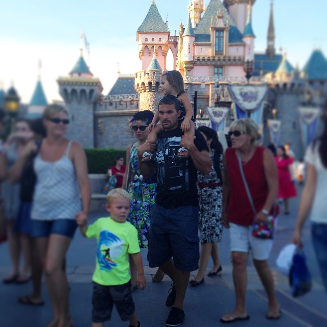 26 Dilf che Rappresentano un Ottimo Motivo per Andare a Disneyland!