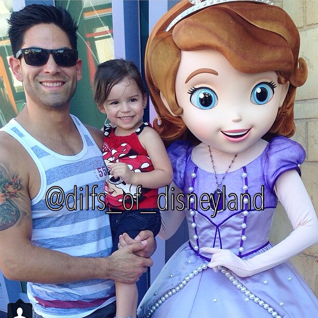 26 Dilf che Rappresentano un Ottimo Motivo per Andare a Disneyland!