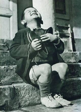 22 Foto Commoventi di Bambini di Ieri, Forse non Così Diversi da Oggi! 22 Foto Commoventi di Bambini di Ieri, Forse non Così Diversi da Oggi!