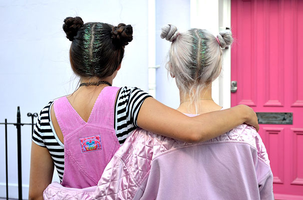 La Ricrescita si Vede? Basta Ricoprirla di Glitter: Ecco la Nuova Tendenza!