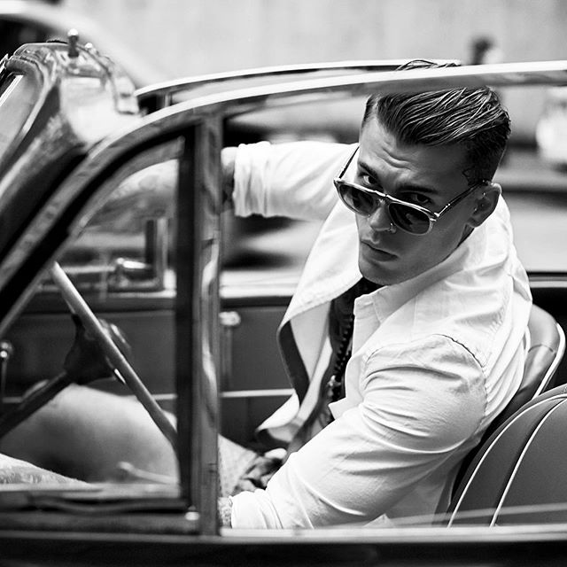 35 Uomini Decisamente Hot al Volante. Chi Farebbe un Giro con Loro?