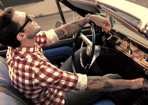 35 Uomini Decisamente Hot al Volante. Chi Farebbe un Giro con Loro?