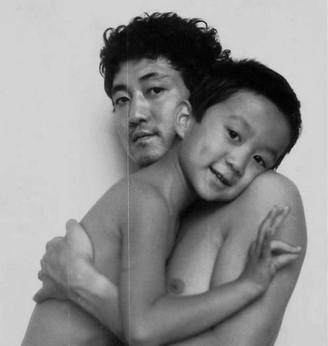 Padre e Figlio Ripetono la Stessa Foto per Quasi 30 Anni: Ecco il Risultato!