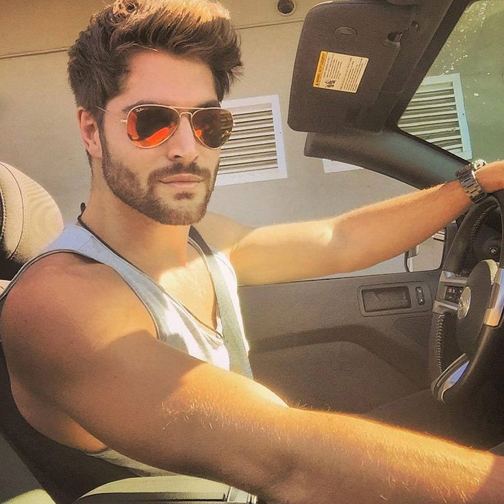 35 Uomini Decisamente Hot al Volante. Chi Farebbe un Giro con Loro?