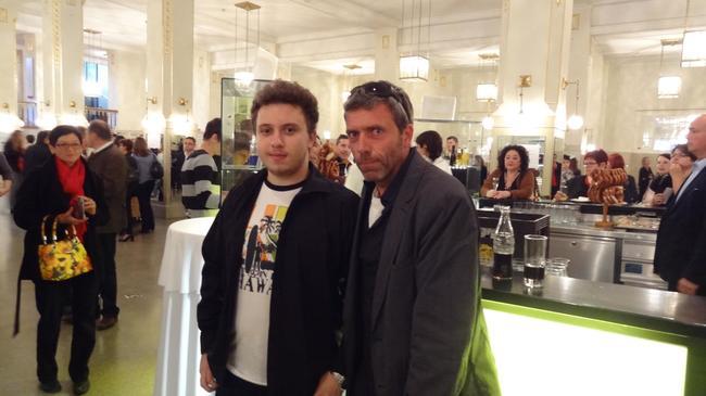 18 Persone che Credono di Aver Fatto una Foto con un Vip (e ne vanno fiere)!!
