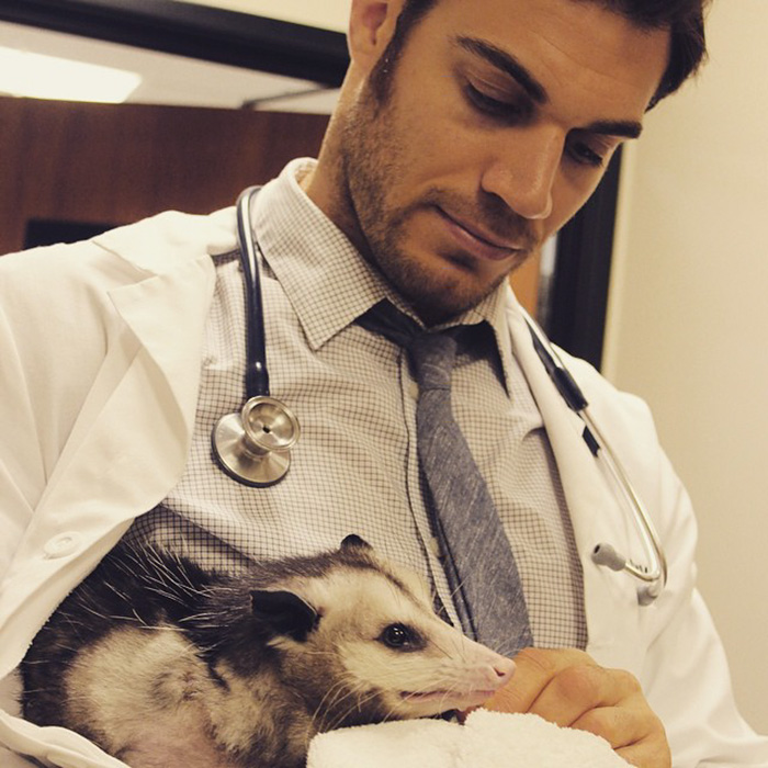 Evan Antin, è Lui il Veterinario Più Sexy del Mondo. Ecco le Foto!