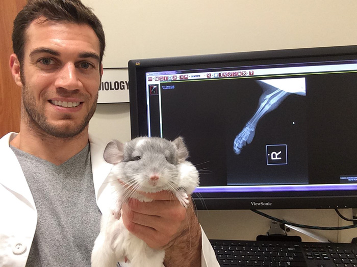 Evan Antin, è Lui il Veterinario Più Sexy del Mondo. Ecco le Foto!