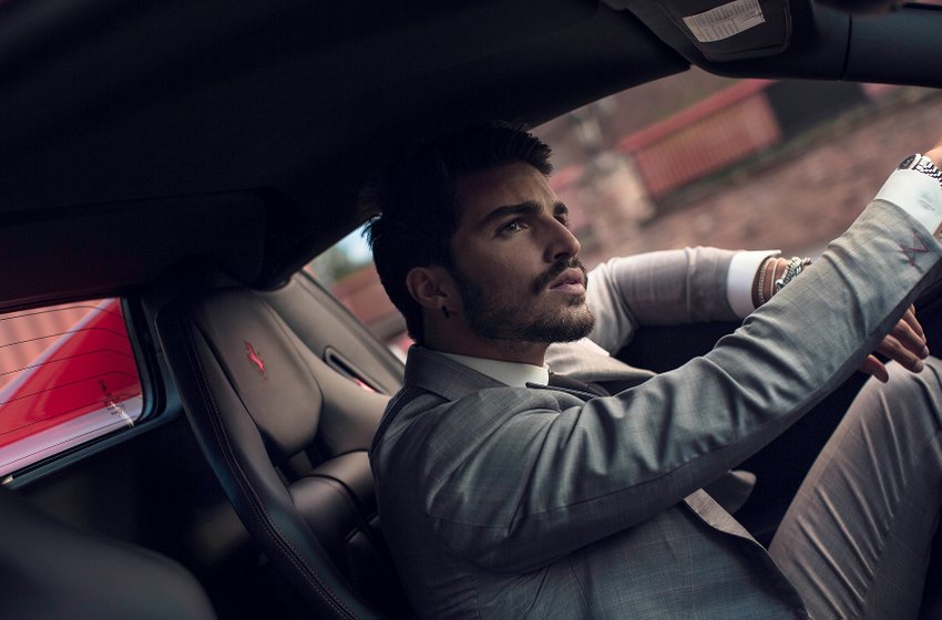 35 Uomini Decisamente Hot al Volante. Chi Farebbe un Giro con Loro?